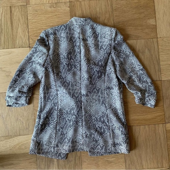 Babaton Aritzia 2 Macaulay Python Snake Print Blazer Ruched Office Siren - Picture 3 of 9